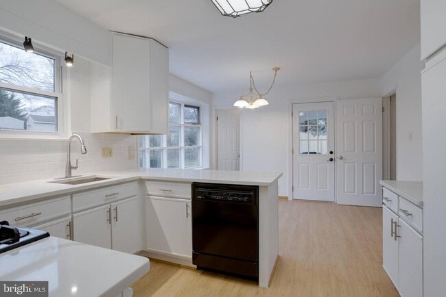 Building Photo - 8122 Truro Ct