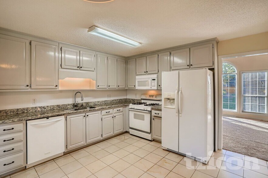 Building Photo - 4006 Cinnamon Fern Ln