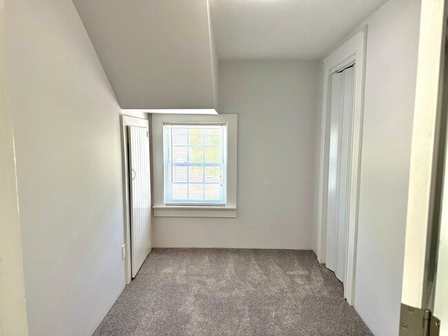 Building Photo - 306 McGregor St
