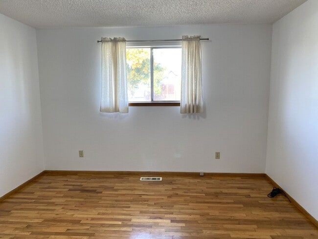 Building Photo - Goldendale Home for Rent