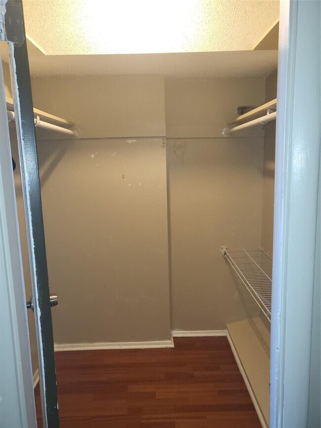 Building Photo - 1075 NE Miami Gardens Dr