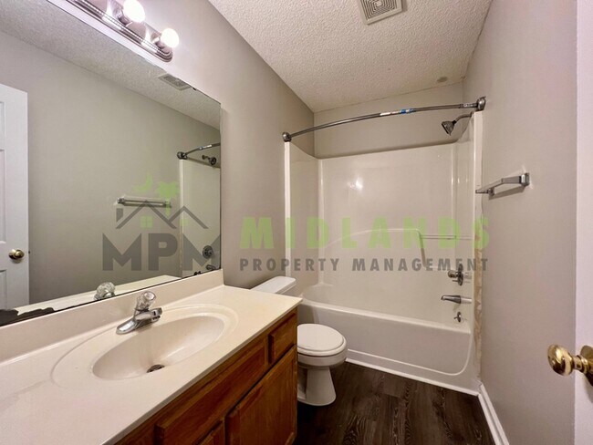 Building Photo - 5 Bridle Path Court