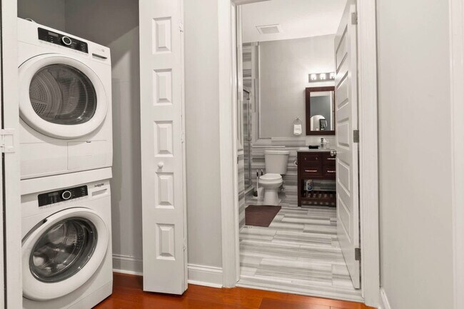 Building Photo - 1421 N 5th St