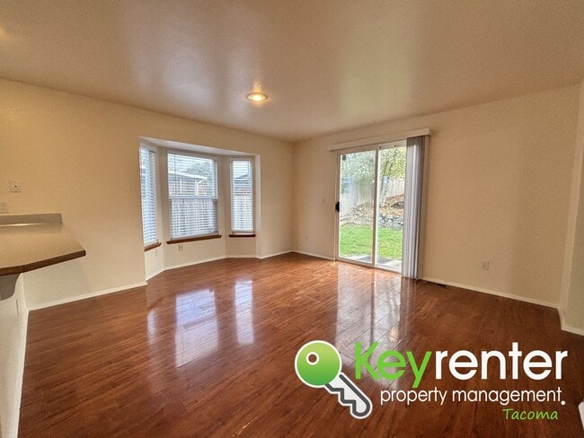 Building Photo - Spacious Northeast Tacoma 3 Bedroom 2.5 Bathroom Home for Rent in Secluded Neighborhood!