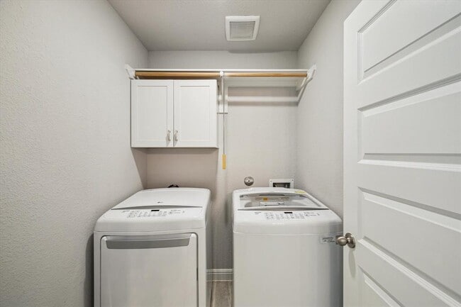 Building Photo - 4812 La Piedra Ln