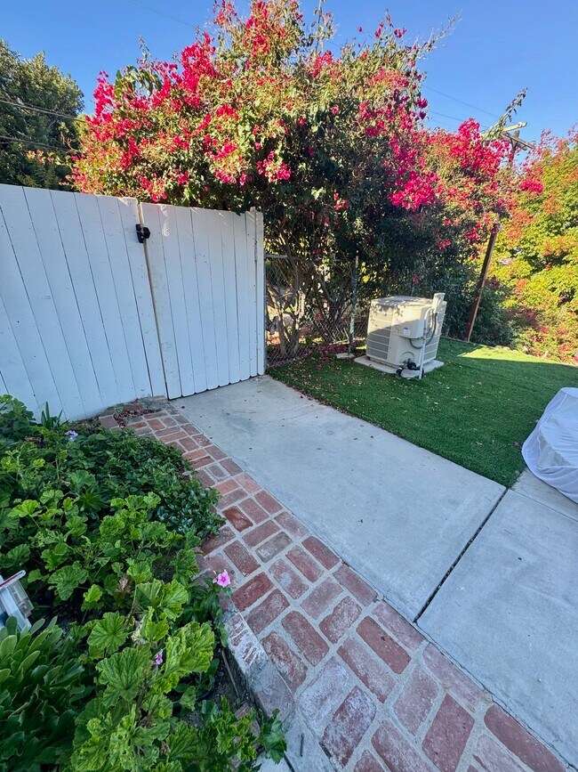 Building Photo - 4624 Gable Dr