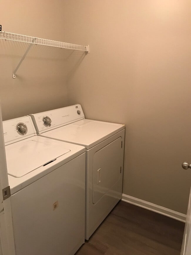 Building Photo - 327 Hidden Creek Ln