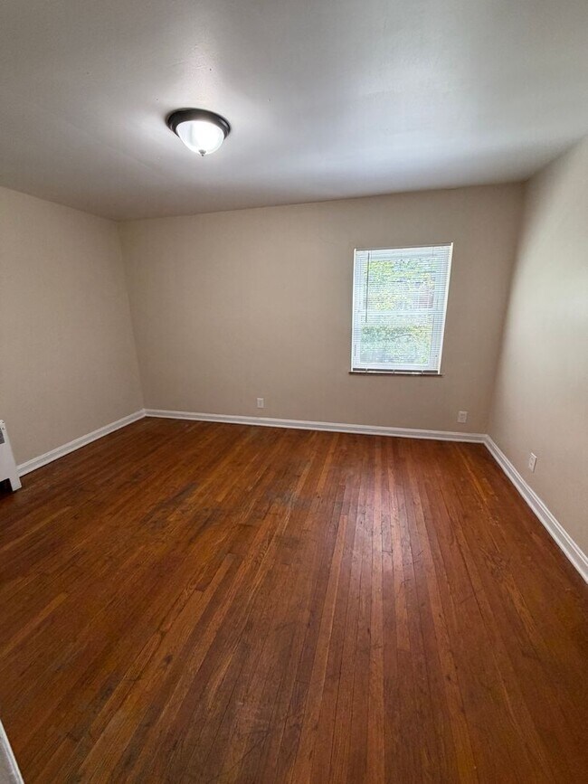 Building Photo - 5016 Newfield Ave