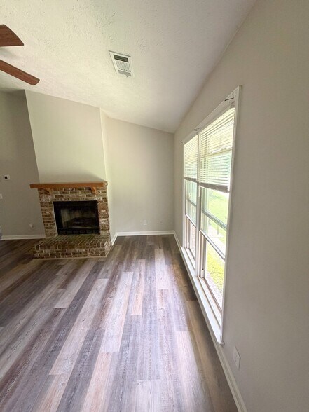 Building Photo - 6197 Trestlewood Dr
