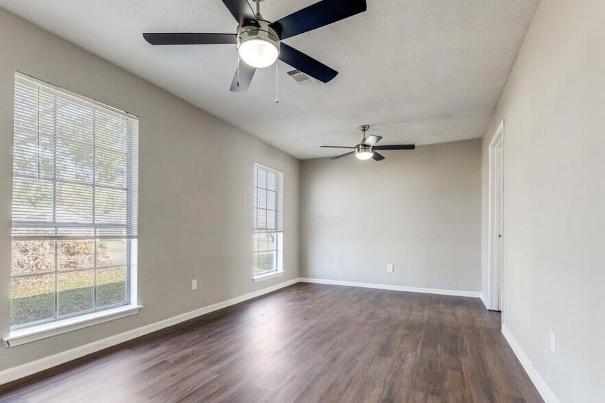 Building Photo - 3120 Royal St