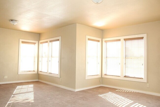 Building Photo - 1500 Tucson Rd