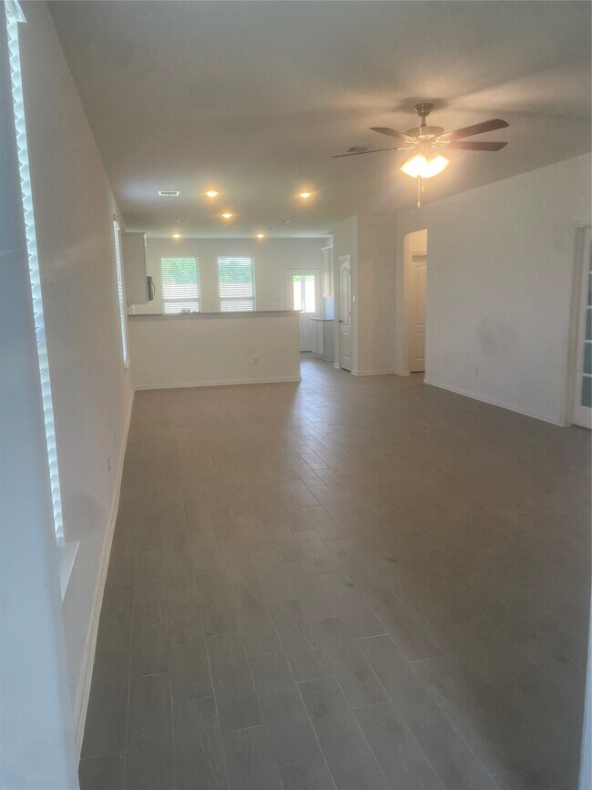 Building Photo - 8111 Royal Palm Ct