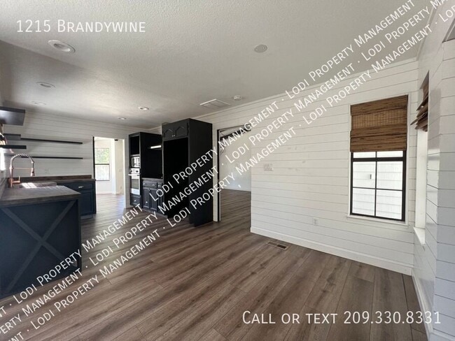 Building Photo - 1215 Brandywine-