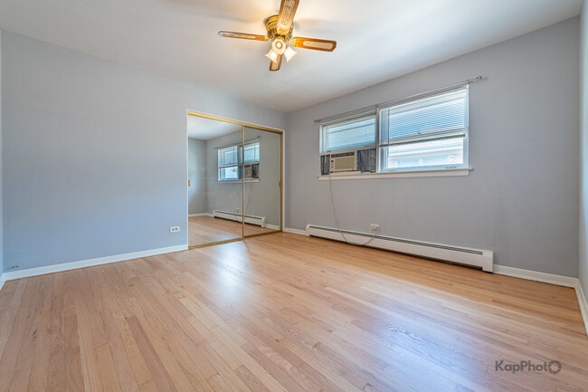 Building Photo - 8417 W Berwyn Ave