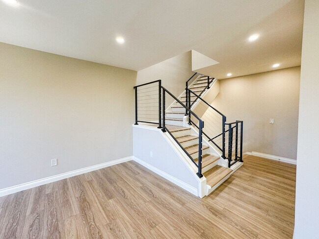 Building Photo - Luxurious Coastal Living: Fully Remodeled 3-Bed, 3.5-Bath with Ocean Views in Sea Point
