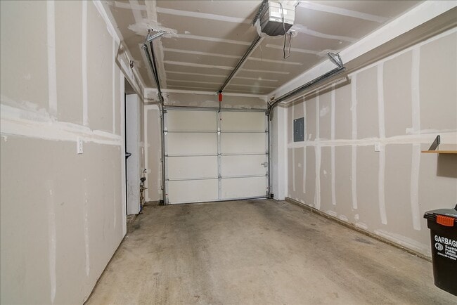 Building Photo - 844 NE 66th St