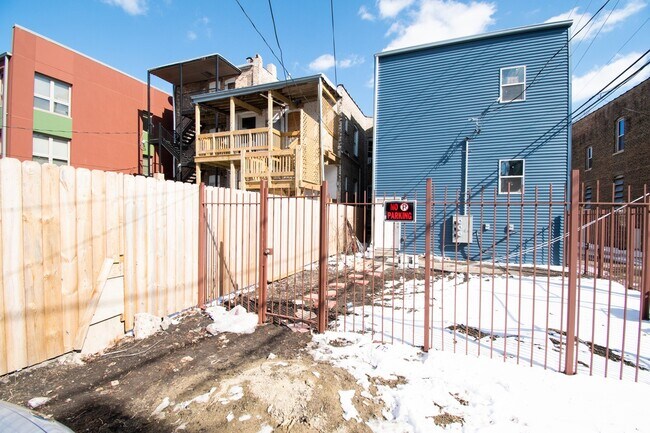 Building Photo - 518 Troy N St