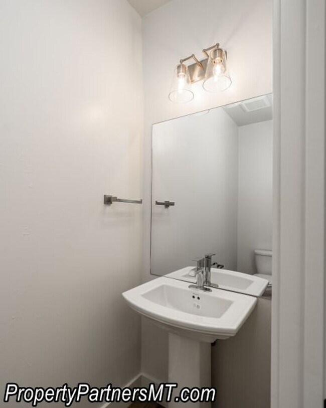 Building Photo - *** Recently built & Dog Friendly *** 3 Bed 2.5 Bath Townhouse