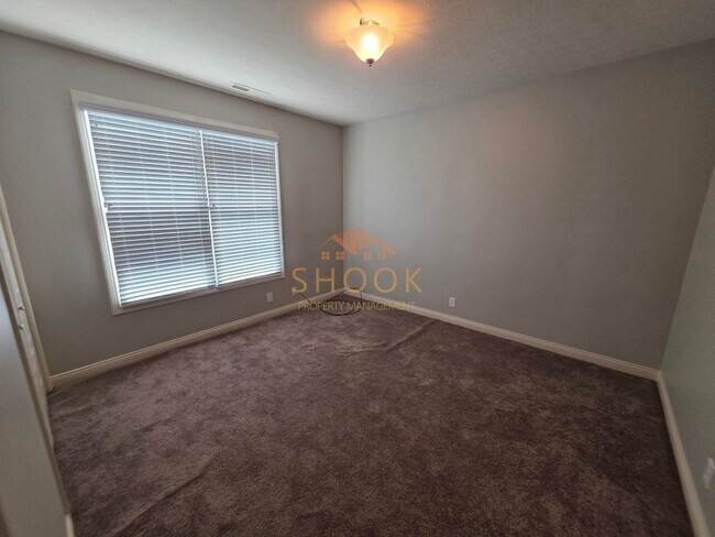 Building Photo - Luxury Home off of Coyote Crossing Golf Cl...