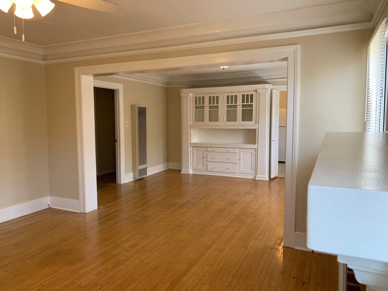 Building Photo - 1038 N Hudson Ave