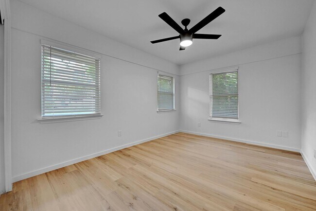 Building Photo - 1913 David St