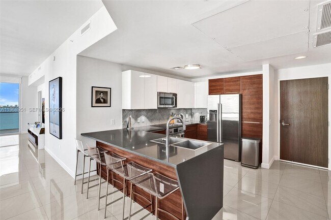 Building Photo - 601 NE 27th St