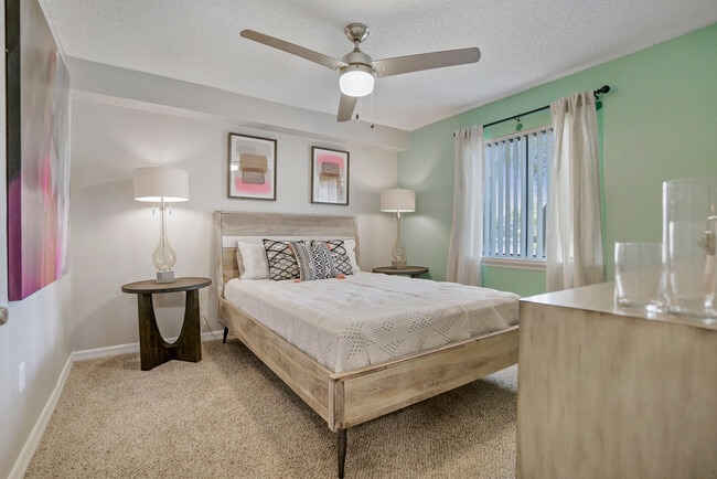 Building Photo - Boulevard