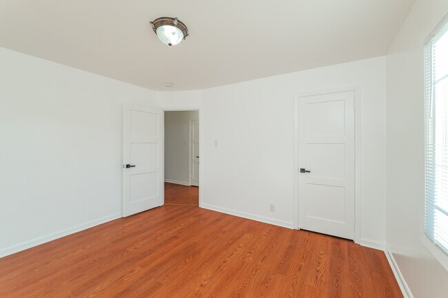 Building Photo - 30 Graystone Dr