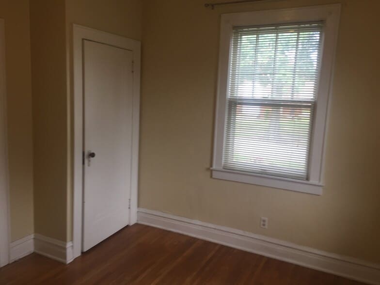 Building Photo - 1336 Charleston Ave