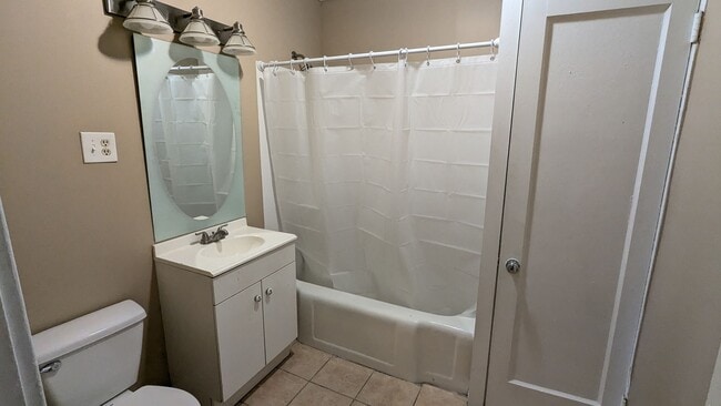 Building Photo - Bonus rooms galore in updated West End home!