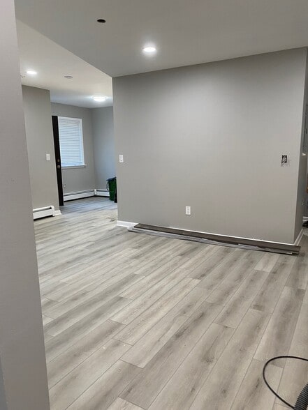 Building Photo - 333 Vincellette St