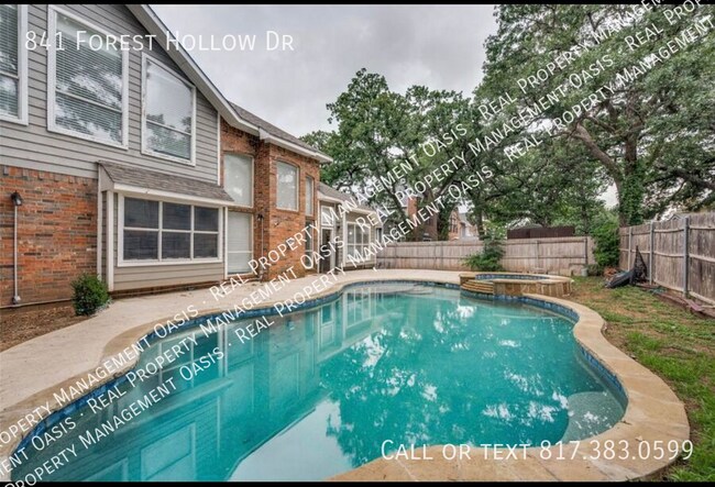 Building Photo - 841 Forest Hollow Dr