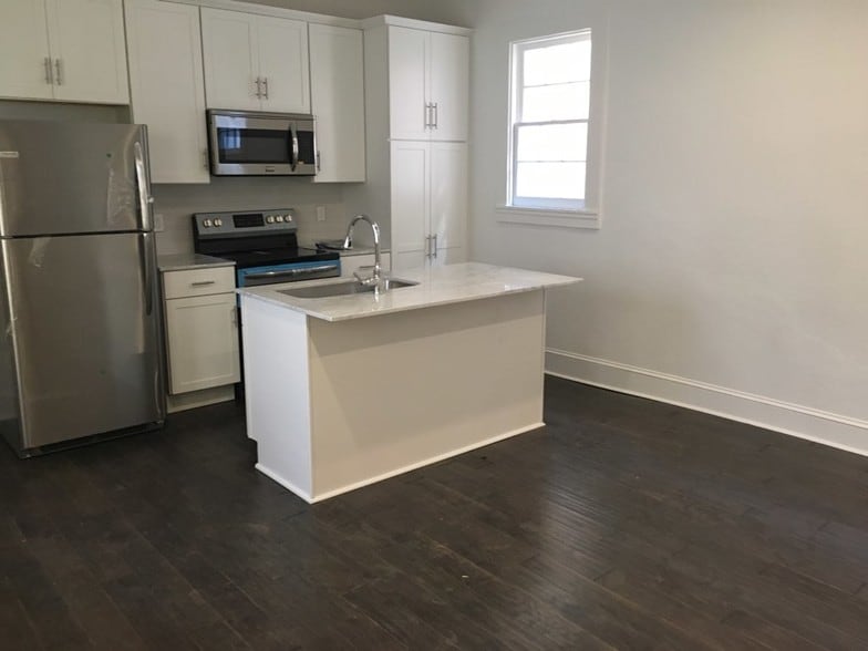 kitchen with living room - 511 Toulouse St