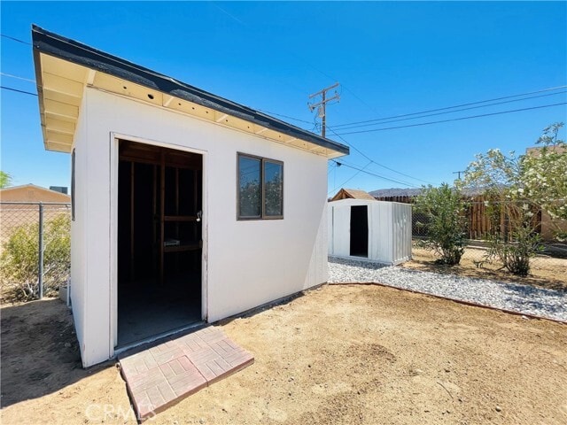 Building Photo - 5619 Daisy Ave