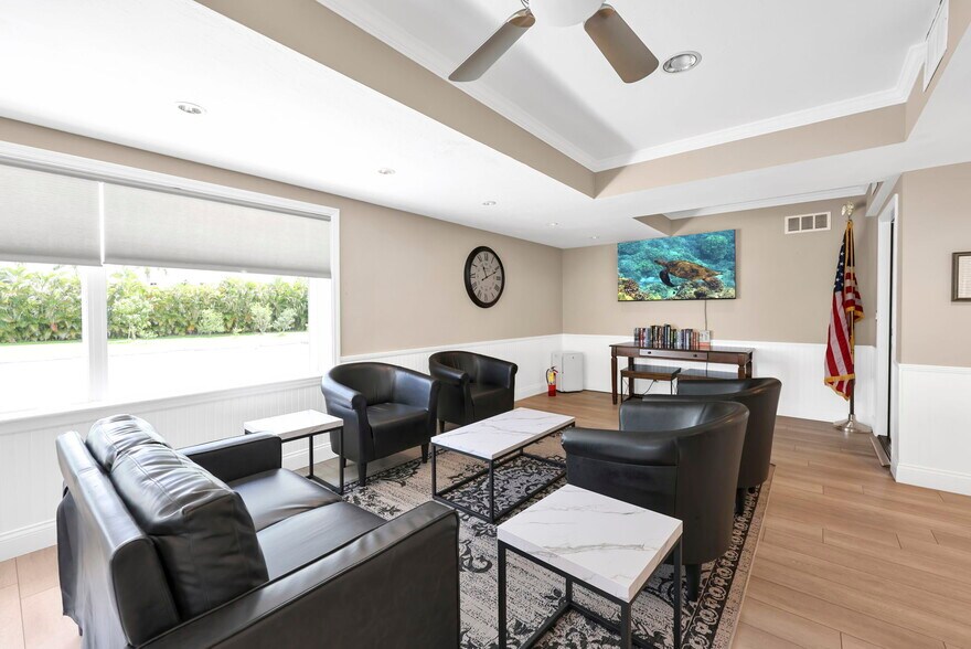 Community Room - 2885 Palm Beach Blvd