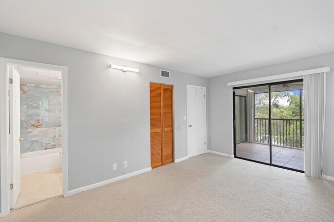 Building Photo - 8777 Shadow Wood Blvd