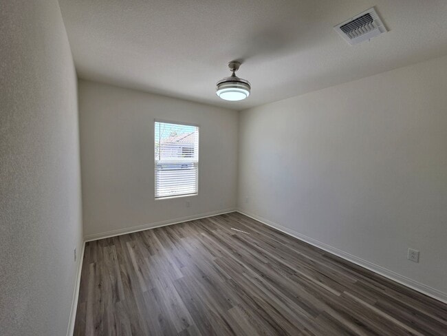 Building Photo - Newer 3 Bedroom Single Story Home in Gated Community