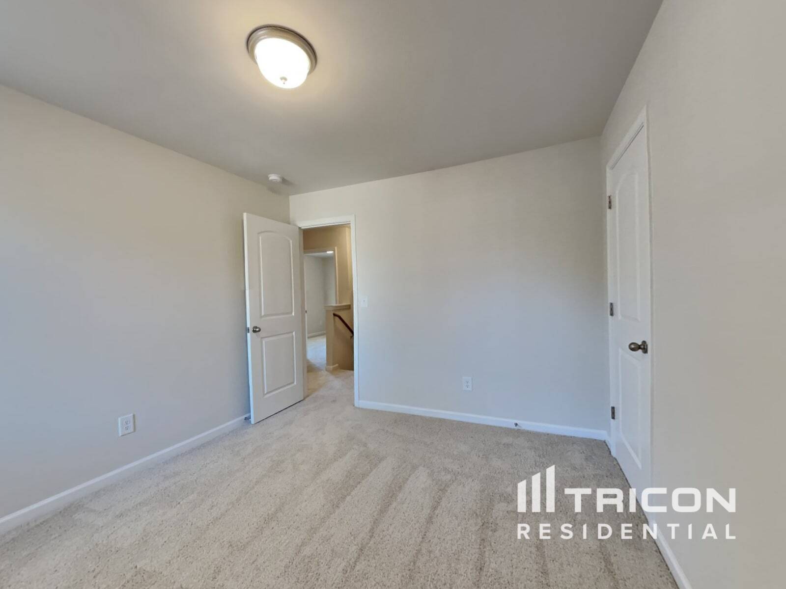 Building Photo - 572 Lakerun Dr
