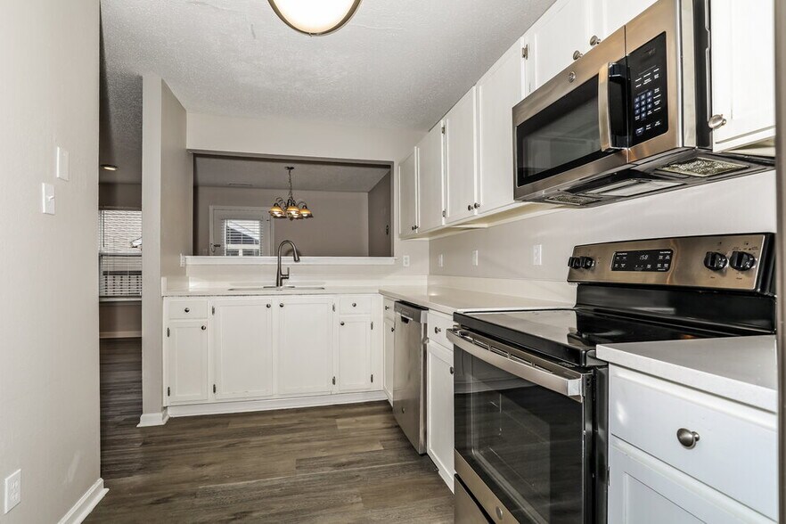 Building Photo - 6653 Stanhope Way