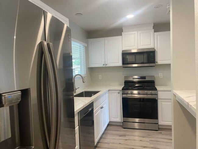 Building Photo - Wonderful 2 Bedroom home in Peacock Hills ...