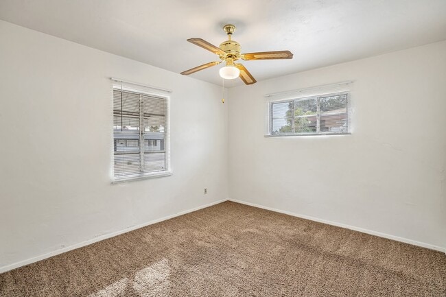 Building Photo - Large SF Home now available in Camelback C...