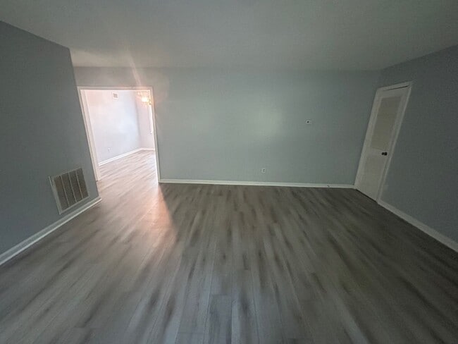 Building Photo - 715 Montague Road Unit D