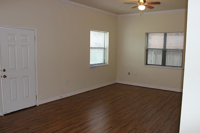 Building Photo - 10102 Neuens Rd