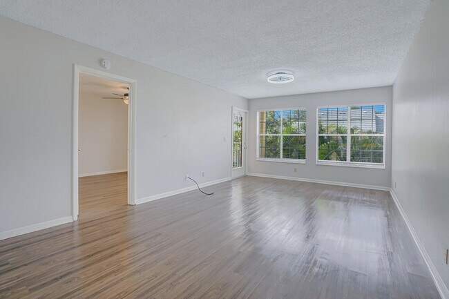 Building Photo - 6315 La Costa Dr