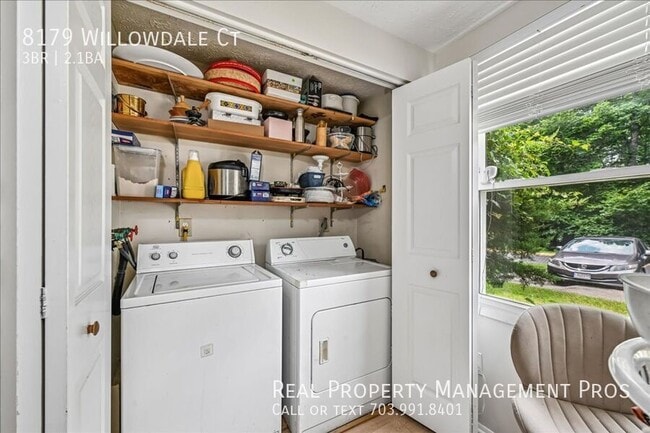 Building Photo - 8179 Willowdale Ct