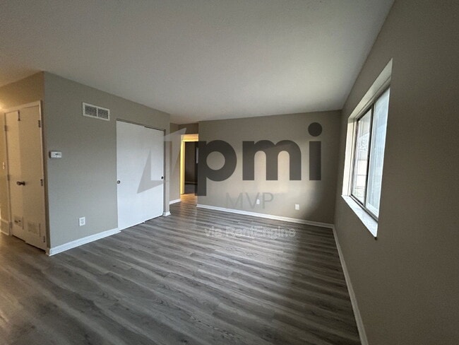 Building Photo - 828 Whitethorne Ave