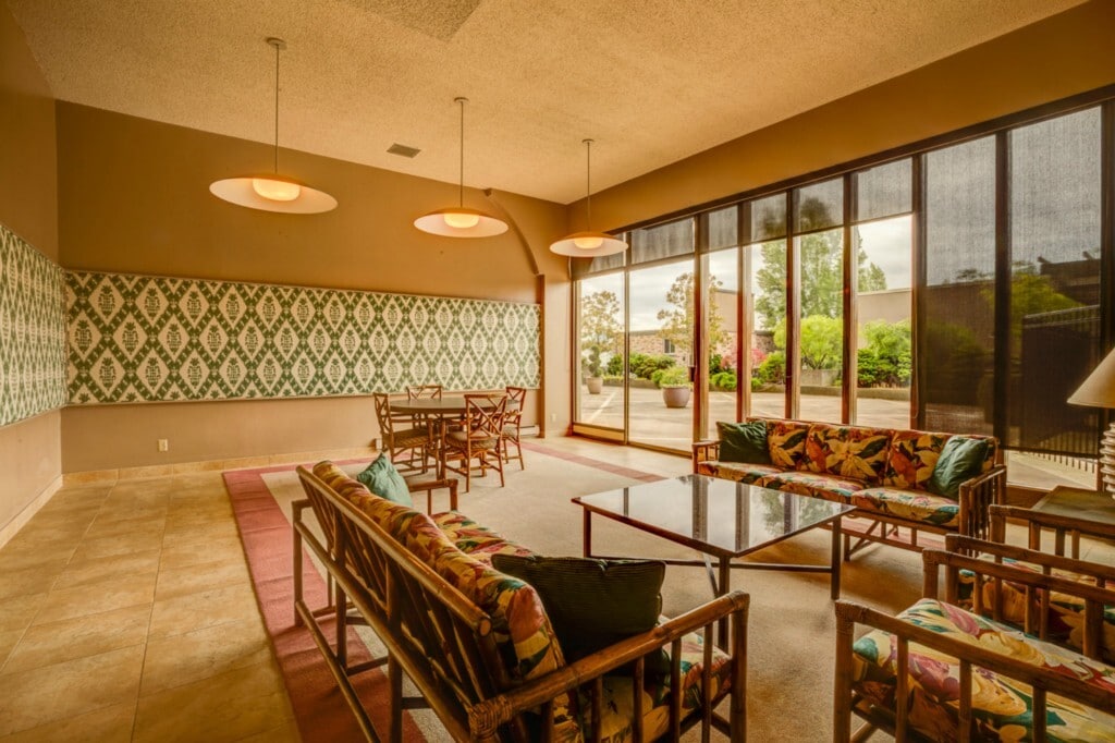 Community Party Room - 601 Belmont Ave E