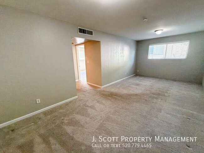 Building Photo - 3914 E Becker Ln