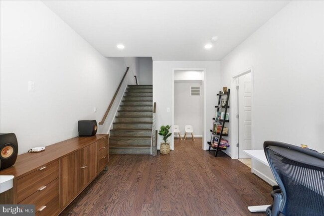 Building Photo - 4537 Plateau Dr