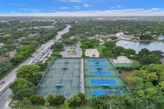 Building Photo - 2767 Carambola Cir S